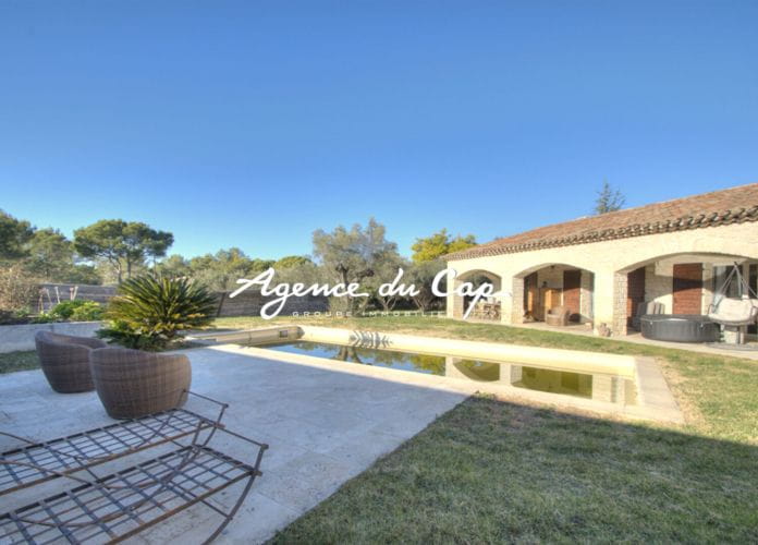 Villa en pierres de taille, 160 m², 3 000 m² de terrain, 3 suites, pool house, piscine, garage (16)