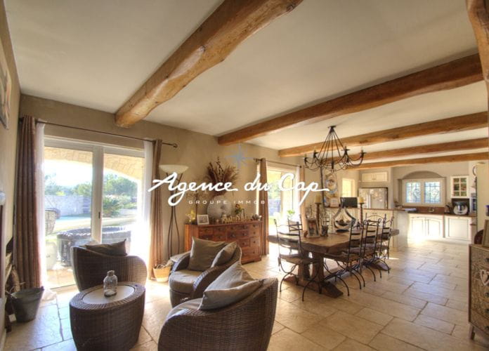 Villa en pierres de taille, 160 m², 3 000 m² de terrain, 3 suites, pool house, piscine, garage (4)