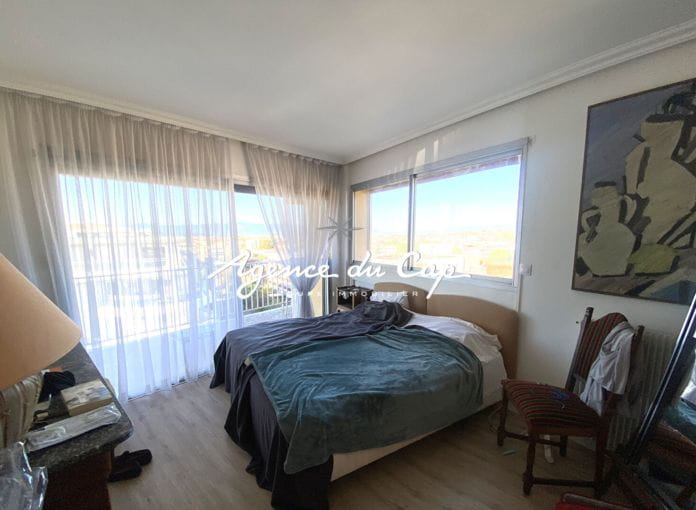 Appartement 4 pieces vue mer etage eleve face a la mer Fréjus plage