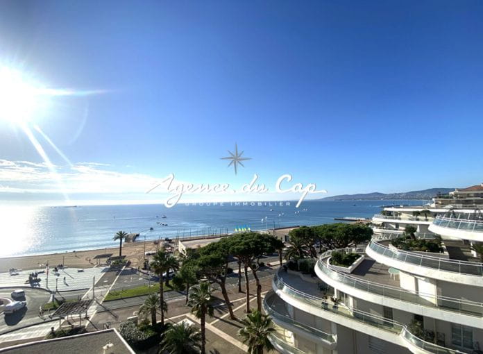 Appartement 4 pieces vue mer etage eleve face a la mer Fréjus plage