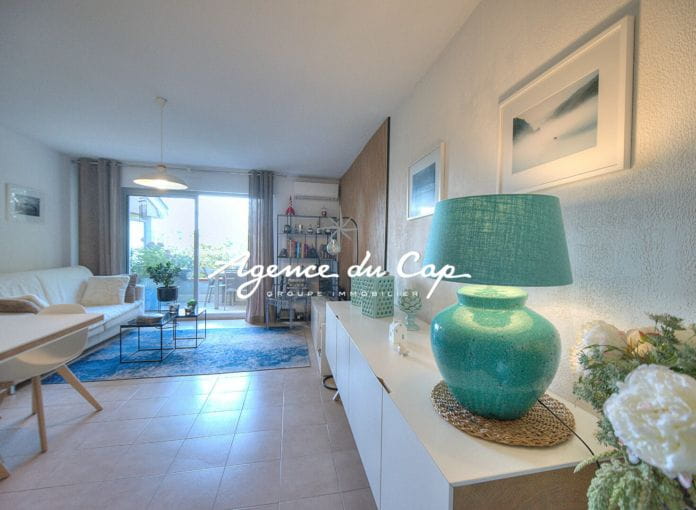 Appartement 3 pieces e? dernier etage residence avec  piscine  aValescure vue golf