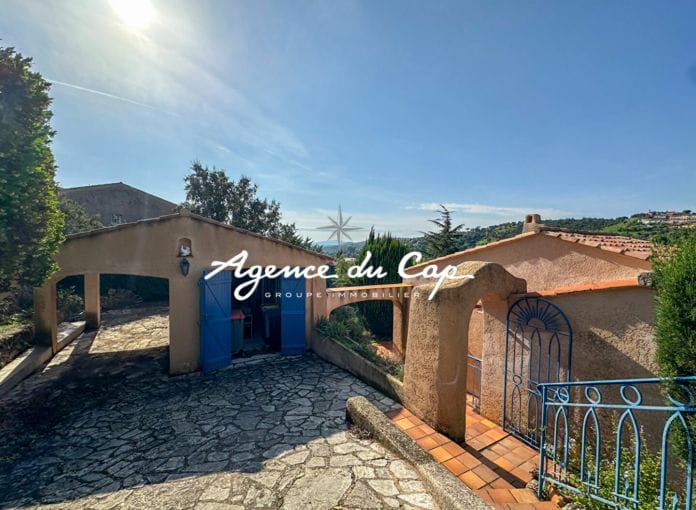 Les Issambres villa de charme vue degagee verdure au calme avec appartement relie