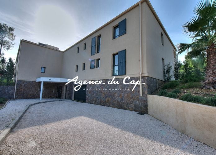 Appartement 3 pieces grande terrasse et double garage a saint raphael valescurte (13)