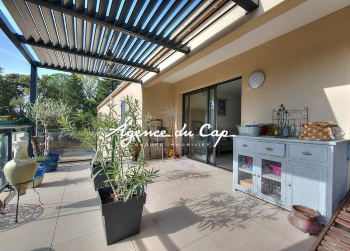 Appartement 3 pieces grande terrasse et double garage a saint raphael valescurte (0)