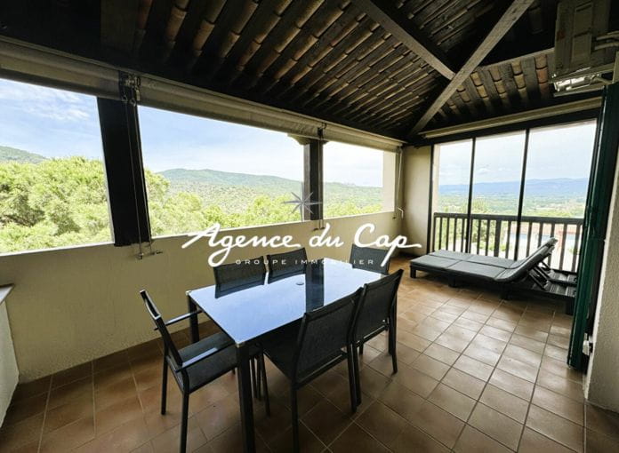 Appartement  2 pieces  avec vu panoramique et terrasse au golf resort de Roquebrune-sur-Argens