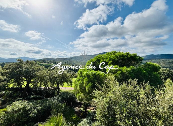 Appartement  2 pieces  avec vu panoramique et terrasse au golf resort de Roquebrune-sur-Argens