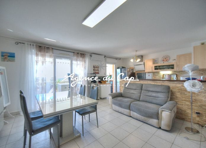 Beautiful 3-room apartment of 74sqm with large terrace and garage saint raphael boulouris (5)