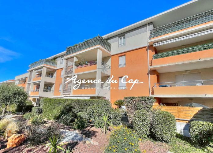 Bel appartement 3 pieces de 74m² avec grande terrasse et garage saint raphael boulouris (14)