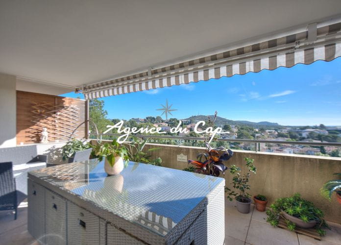 Bel appartement 3 pieces de 74m² avec grande terrasse et garage saint raphael boulouris (2)