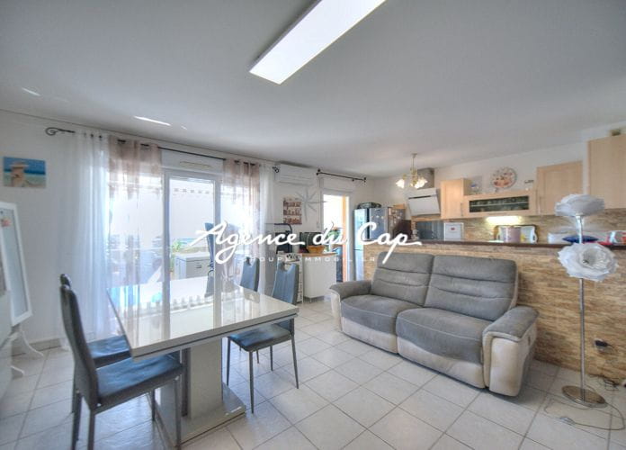 Bel appartement 3 pieces de 74m² avec grande terrasse et garage saint raphael boulouris (5)