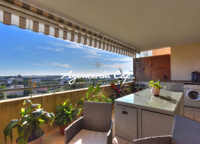 Bel appartement 3 pieces de 74m² avec grande terrasse et garage saint raphael boulouris (6)