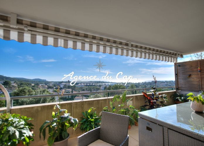 Bel appartement 3 pieces de 74m² avec grande terrasse et garage saint raphael boulouris (9)