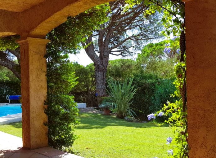 Villa  de charme 3 chambres avec piscine et garage au coeur des golfs a Saint-Raphaël