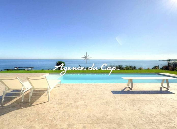 Fully renovated villa for sale magnificent sea view on foot of the beaches in saint-aygulf