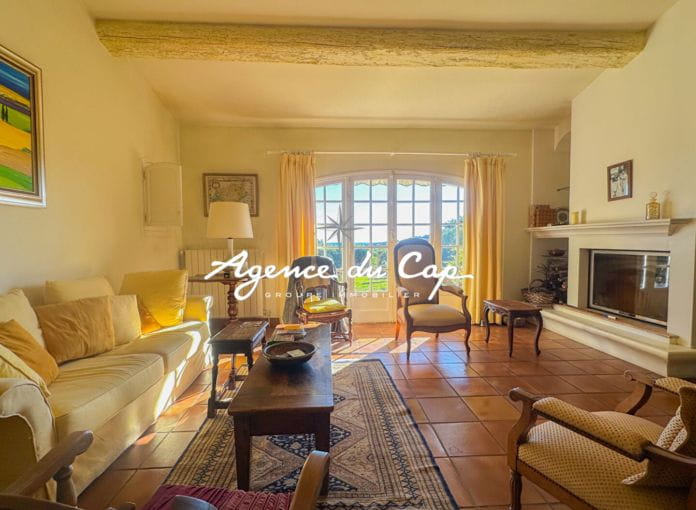 A vendre villa provencale de 5 chambres avec piscine garage et cave à saint aygulf