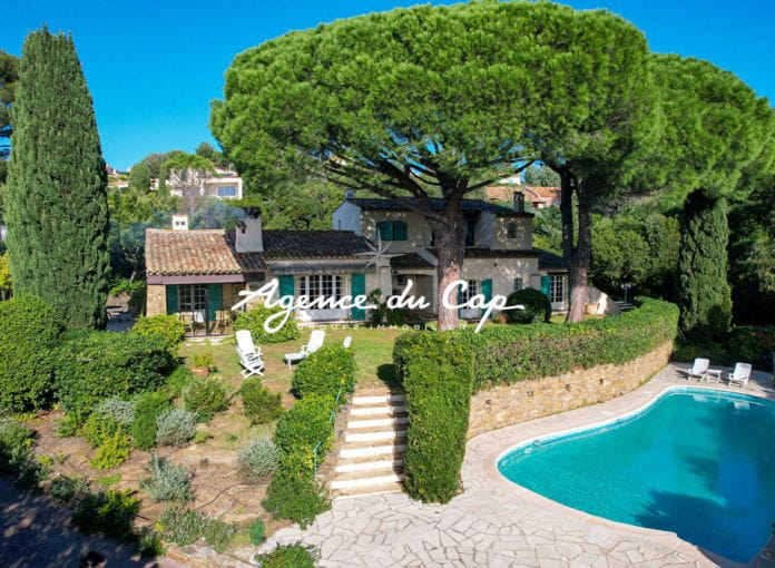 A vendre villa provencale de 5 chambres avec piscine garage et cave à saint aygulf