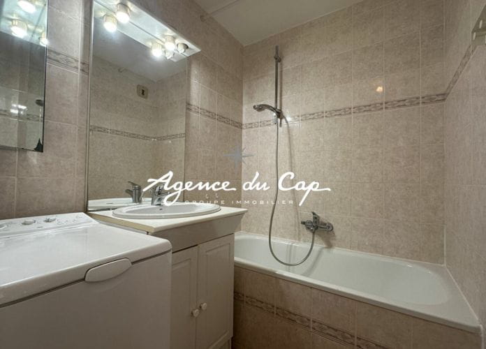 Appartement t2 + cabine  piscine terrain tennis place de parking les issambres (4)