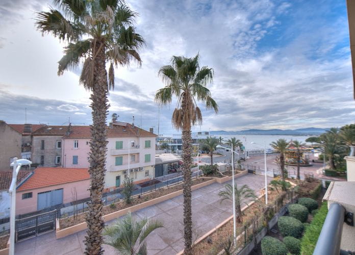 3 room apartment top floor sea view 2 south facing terraces garage beach on foot st raphael (1)