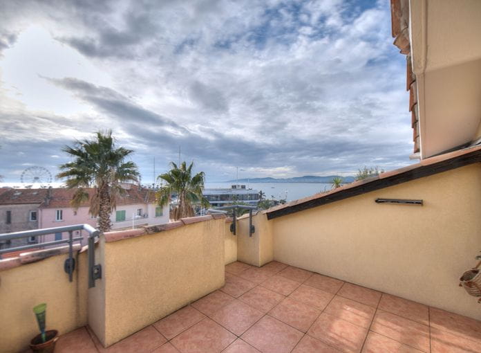 3 room apartment top floor sea view 2 south facing terraces garage beach on foot st raphael