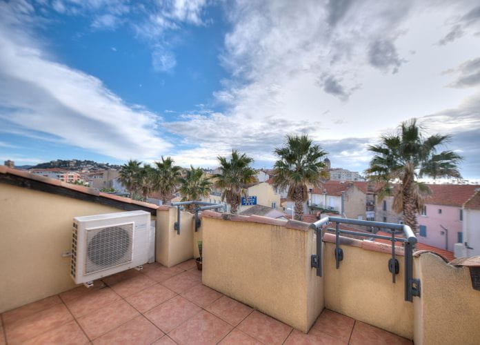 3 room apartment top floor sea view 2 south facing terraces garage beach on foot st raphael (15)