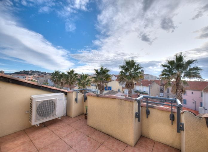 3 room apartment top floor sea view 2 south facing terraces garage beach on foot st raphael