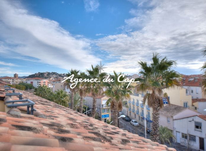 3 room apartment top floor sea view 2 south facing terraces garage beach on foot st raphael