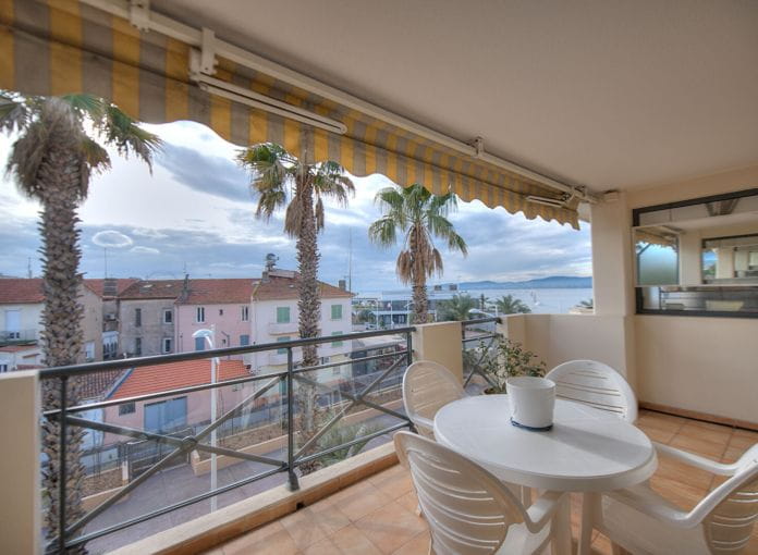 3 room apartment top floor sea view 2 south facing terraces garage beach on foot st raphael