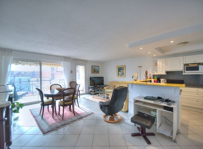 3 room apartment top floor sea view 2 south facing terraces garage beach on foot st raphael