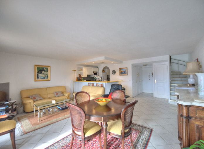 3 room apartment top floor sea view 2 south facing terraces garage beach on foot st raphael