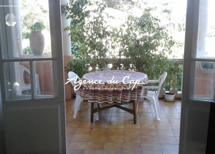 Appartement 3 pieces 81 m2  a pied mer  saint raphael (3)