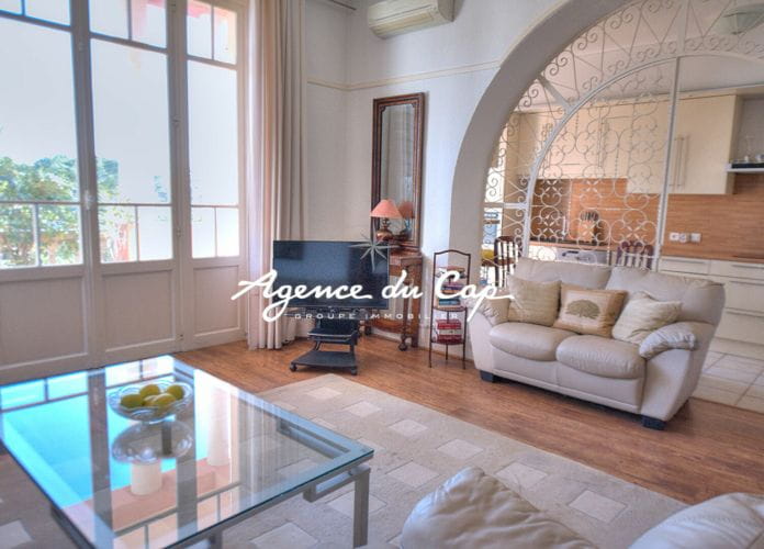 Appartement 3 pieces 81 m2  a pied mer  saint raphael (5)