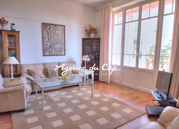 Appartement 3 pieces 81 m2  a pied mer  saint raphael (7)