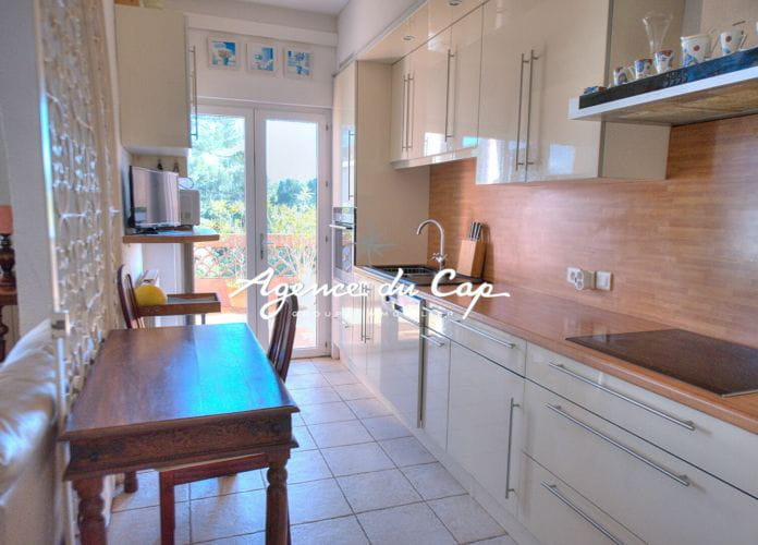 Appartement 3 pieces 81 m2  a pied mer  saint raphael (8)