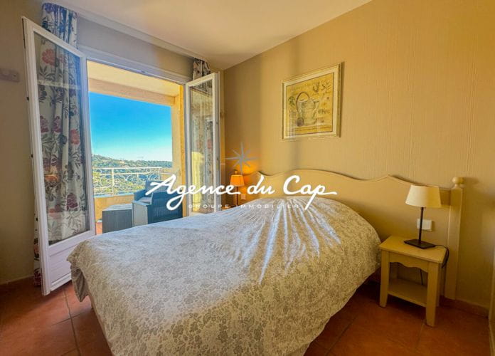 2 room apartment and a 10 sqm premises with sea view les issambres (5)