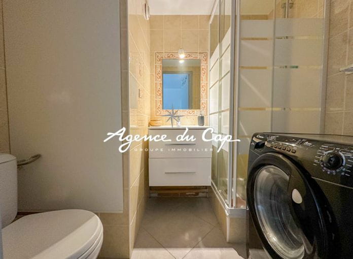 A vendre exclusivite  les Issambres appartement 2 pieces place de parking piscine a pied des plages