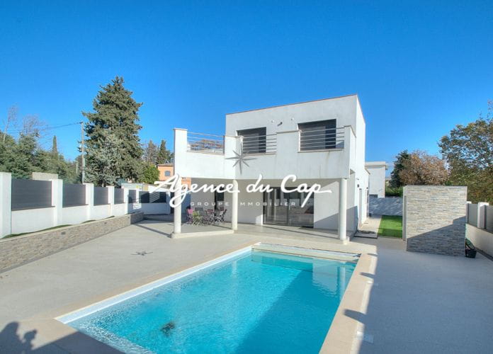 Villa 3 / 4 chambres contemporaine piscine valescure (0)