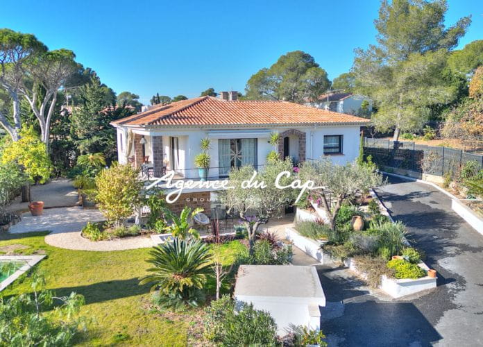 Belle villa renovee de 190 m² avec 4 chambres piscine dans un secteur residentiel boulouris saint raphael (0)