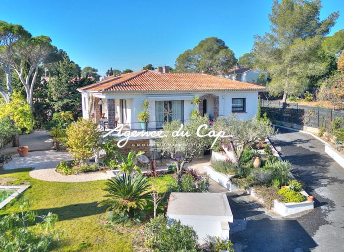 Belle villa renovee de 190 m² avec 4 chambres piscine dans un secteur residentiel Boulouris Saint-Raphaël