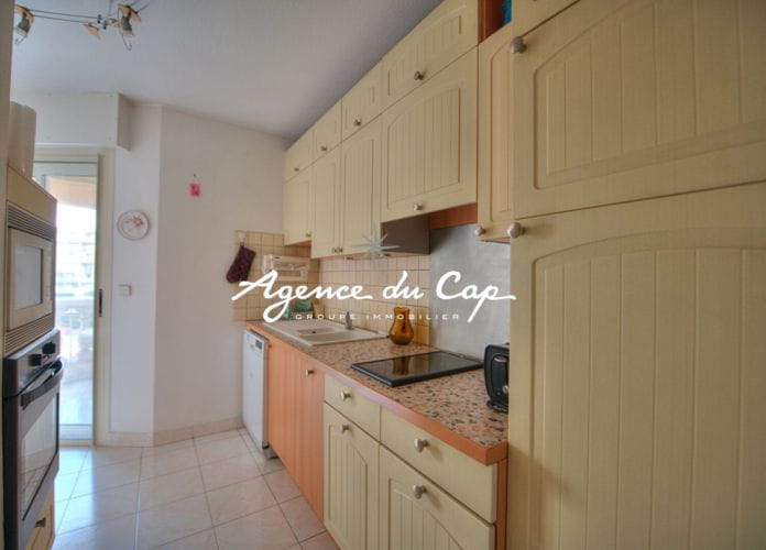 Appartement 4 pieces 2 chambres etage eleve garage proche plages et commerces a pied frejus-plage (2)