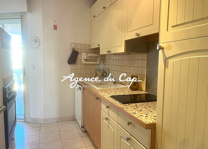 4 room apartment 2 bedrooms, high floor, close to beaches and shops on foot (5)