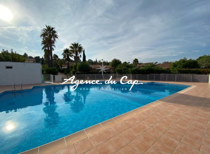 Villa appartement de 50m² situé dans une résidence sécurisée avec piscine, proche des golfs à Roquebrune-sur-Argens