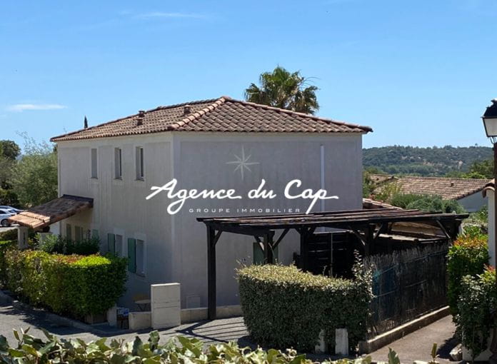 Villa appartement de 50m² situé dans une résidence sécurisée avec piscine, proche des golfs à Roquebrune-sur-Argens