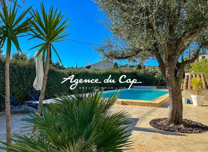 A vendre villa renovee 7 pieces vue mer terrain plat garage piscineproche centre saint-aygulf