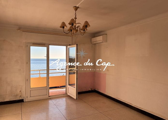 A vendre appartement 2 pieces vue mer dernier etage  bord de mer cave les issambres (2)