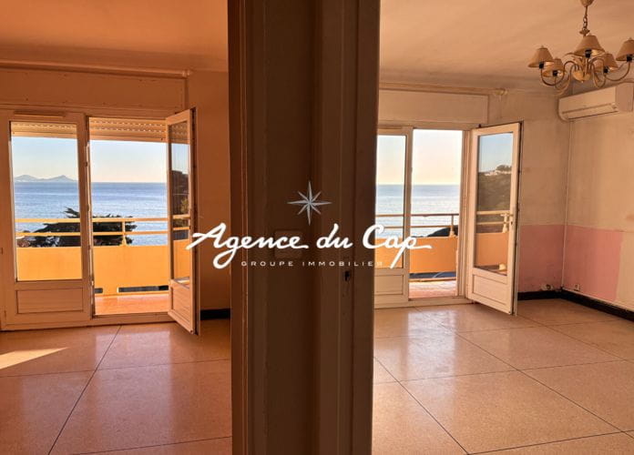 A vendre appartement 2 pieces vue mer dernier etage  bord de mer cave les issambres (3)