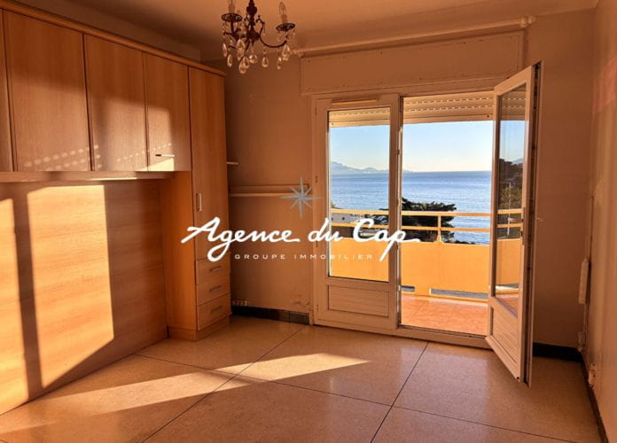 A vendre appartement 2 pieces vue mer dernier etage  bord de mer cave les issambres (4)