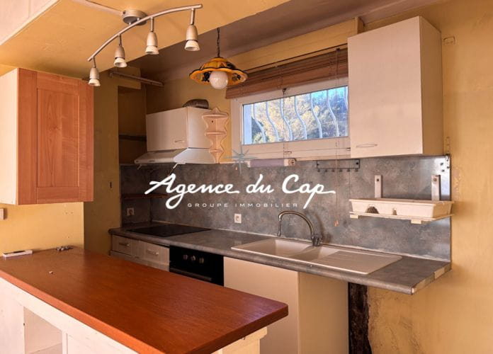 A vendre appartement 2 pieces vue mer dernier etage  bord de mer cave les issambres (5)