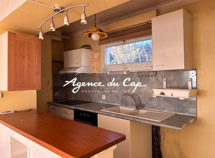 A vendre appartement 2 pieces vue mer dernier etage  bord de mer cave les Issambres