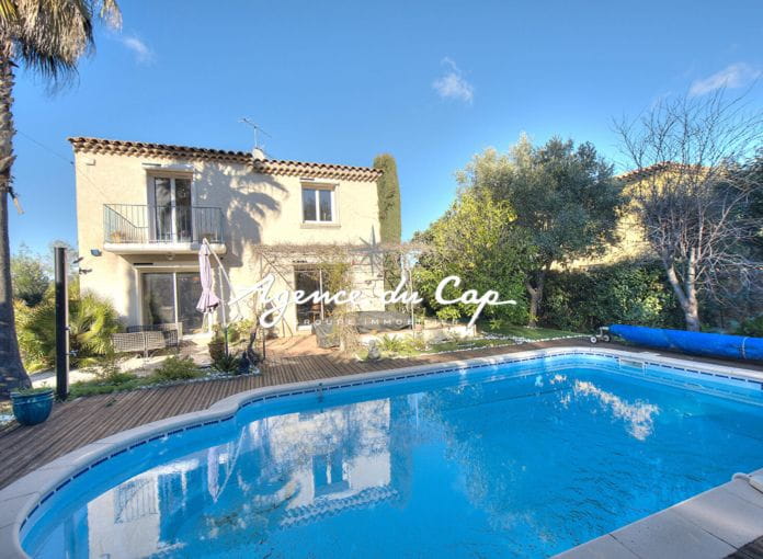 Boulouris, villa 5 pieces, 4 chambres, piscine au calme total